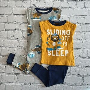 Carter’s 4 piece pyjamas Lion “Sliding off to sleep” long sleeve & pants 3T